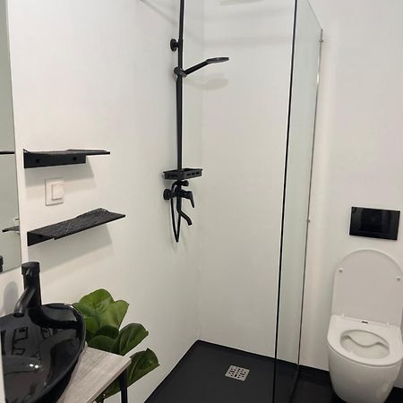 Utcara Nyilo Apartman Vac Luaran gambar